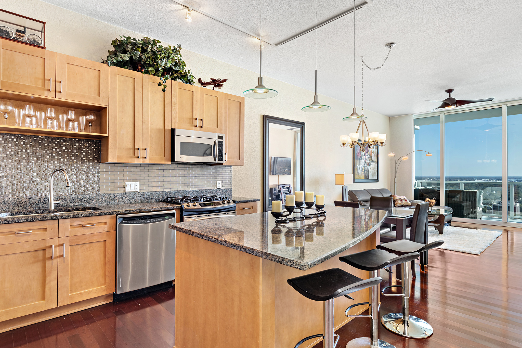 House of the Day 2/2 lakeside condo at The Vue at Lake Eola asking