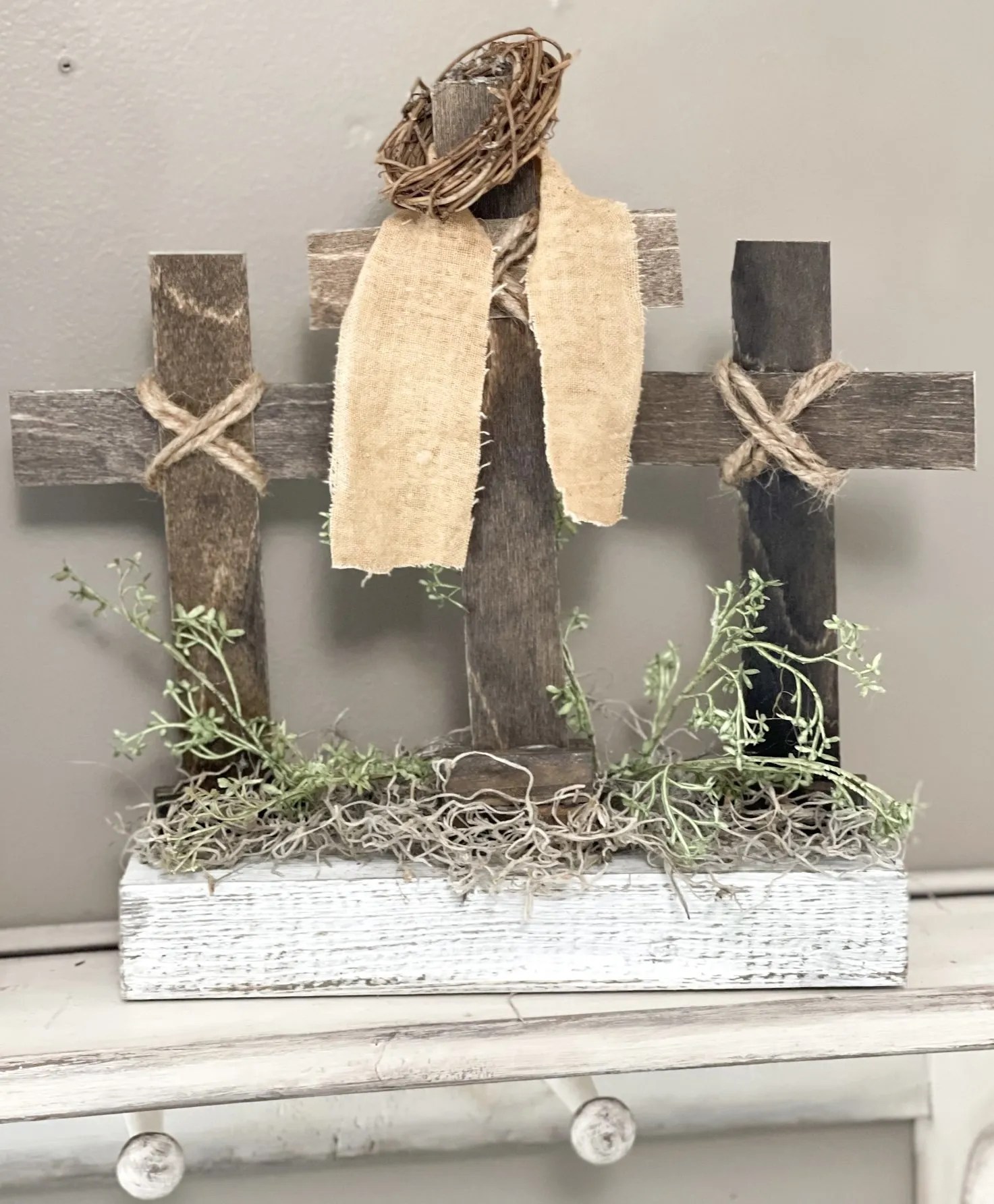 How to make DIY crosses Christian Easter décor Burlap Kitchen