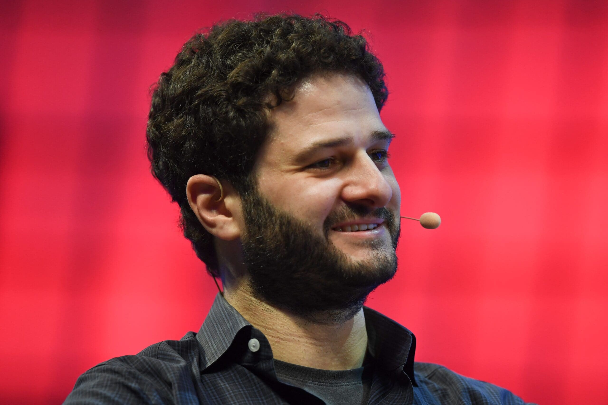 Proč miliardář Dustin Moskovitz stále skupuje akcie své softwarové(025)