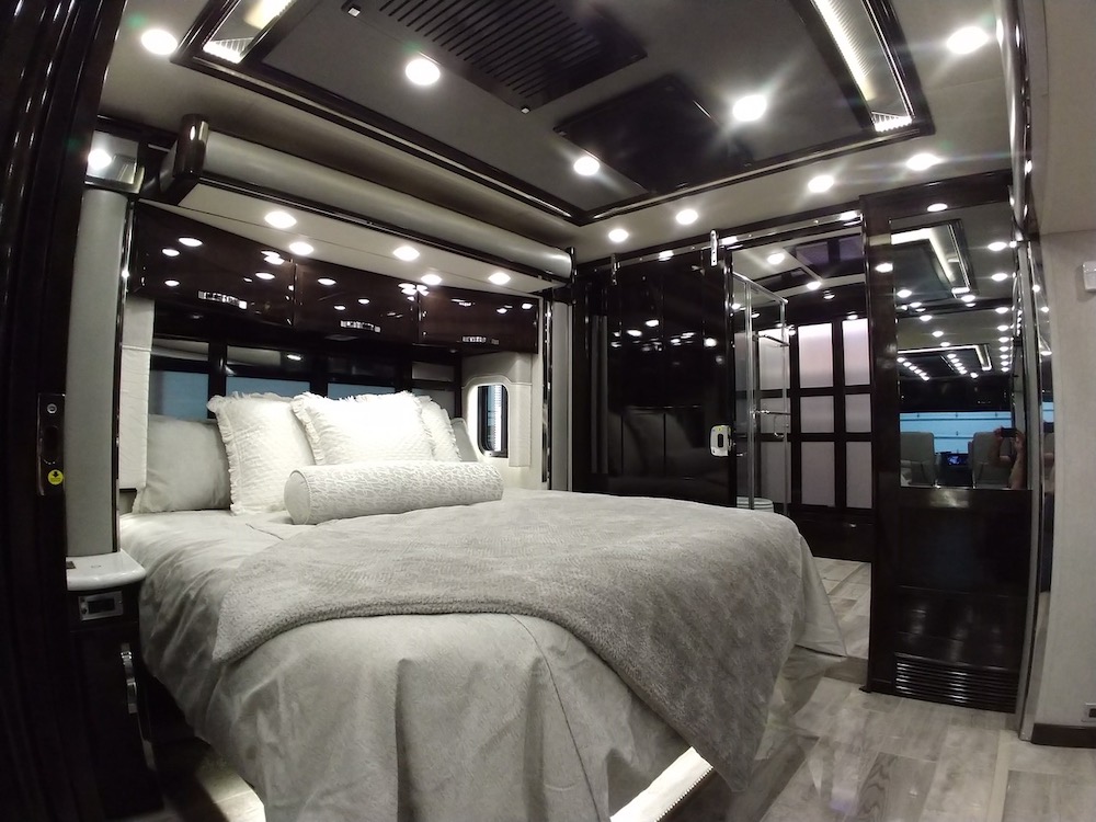 2020 Newmar King Aire 4531Triple Slide