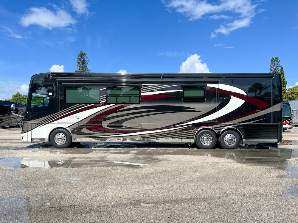 2020 Newmar King Aire 4531Triple Slide