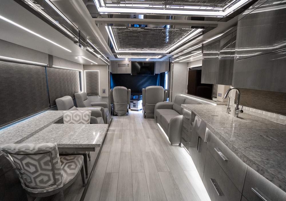 2021 Newmar King Aire 4531Triple Slide