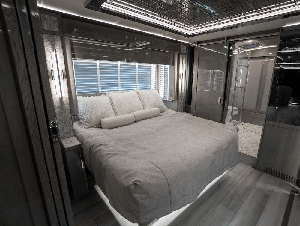 2021 Newmar King Aire 4531Triple Slide