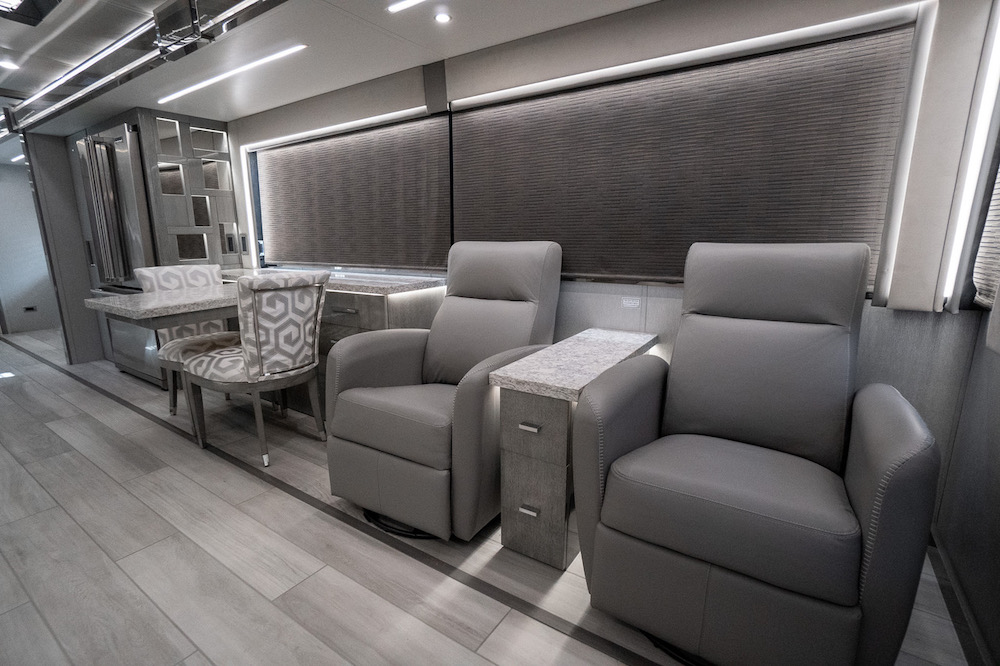 2021 Newmar King Aire 4531Triple Slide