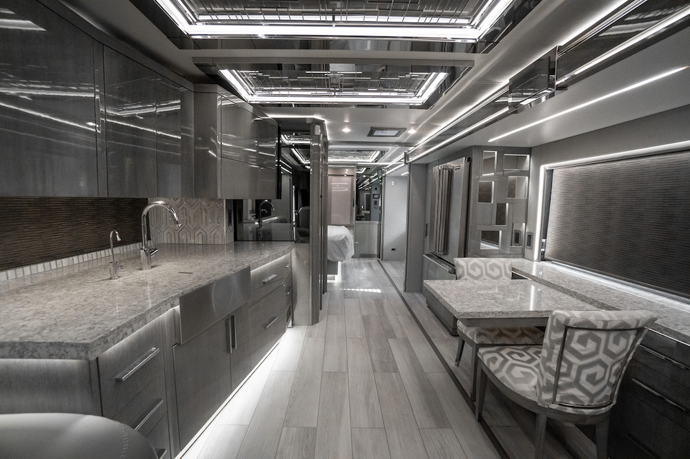 2021 Newmar King Aire 4531Triple Slide