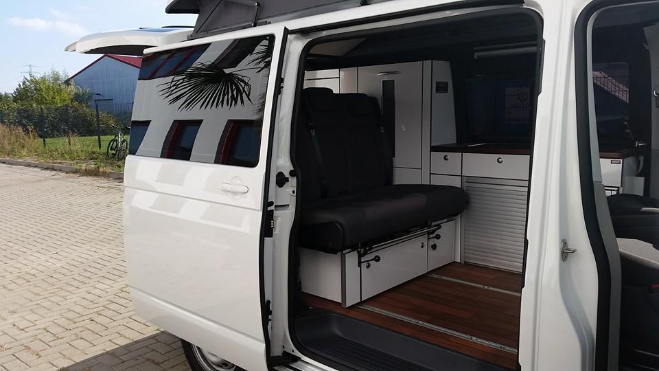 Wir verbauen Schlafsitzbänke, Einzelsitze und Schienensysteme von Reimo