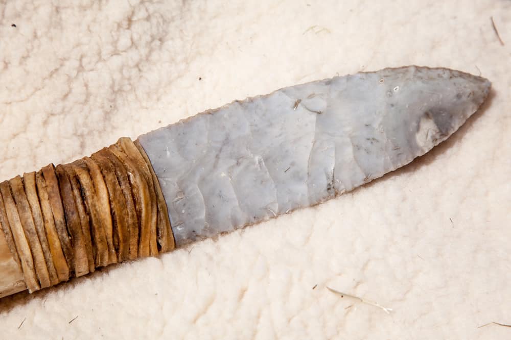 How To Make A Knife in The Wilderness Bushcraft Tool