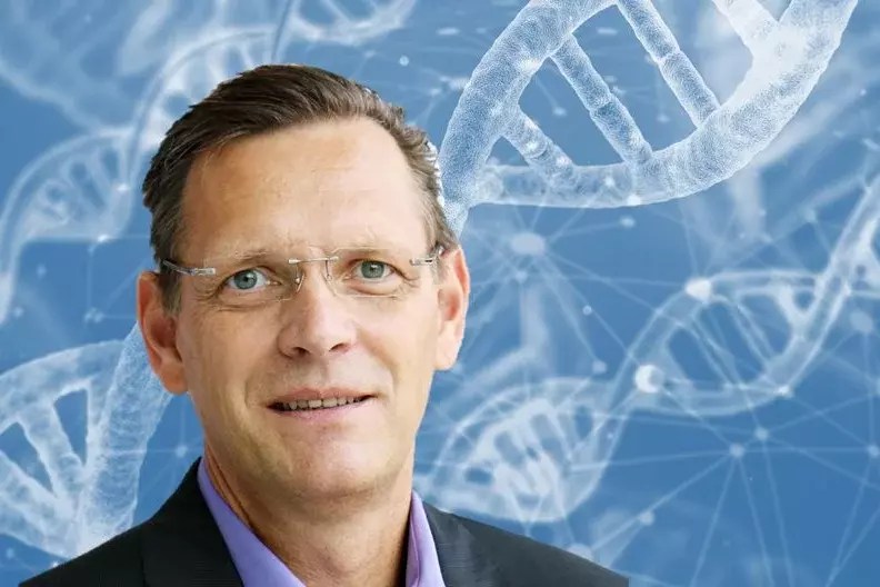 Prof. Dr. Frank Buchholz Scissor Cut with Genes Saxony Trade & Invest