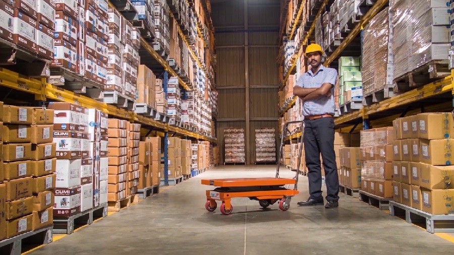 A Few Essential Warehouse Equipment List That You Must Always Have