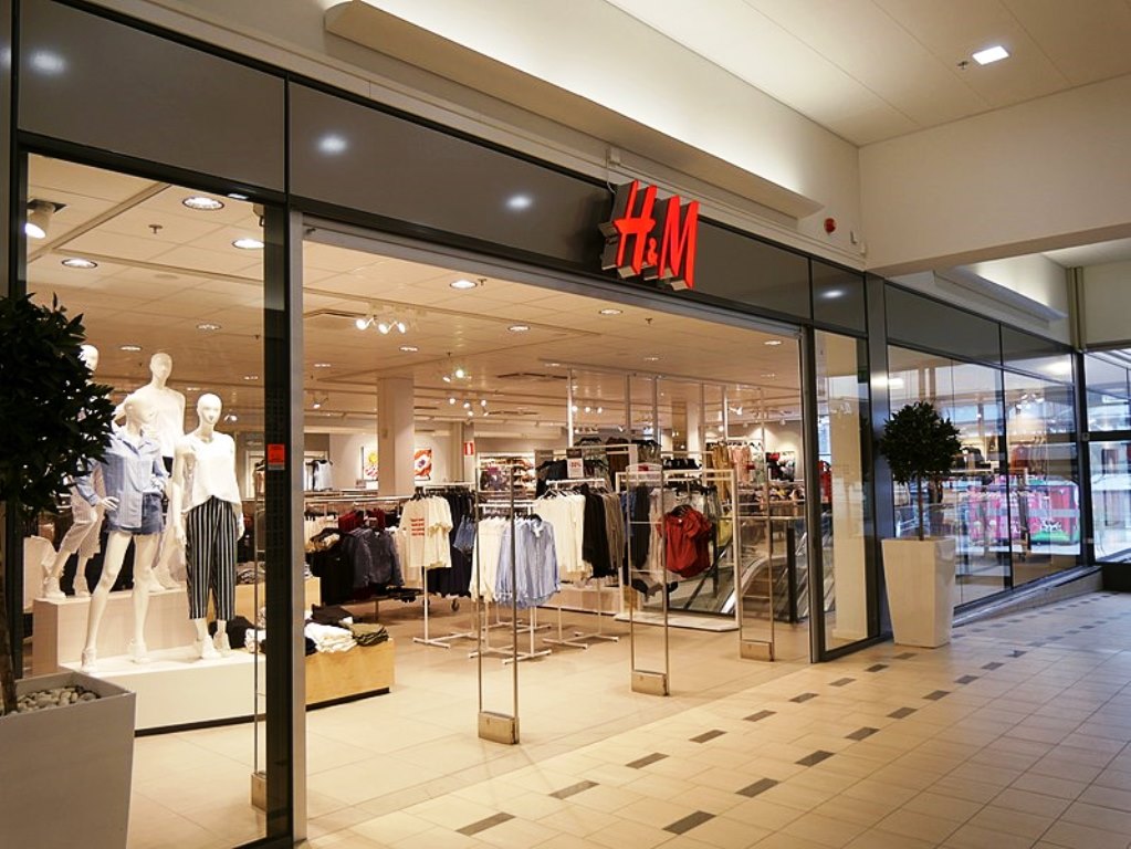H&M to Close 250 Stores as Consumers Shift to Online