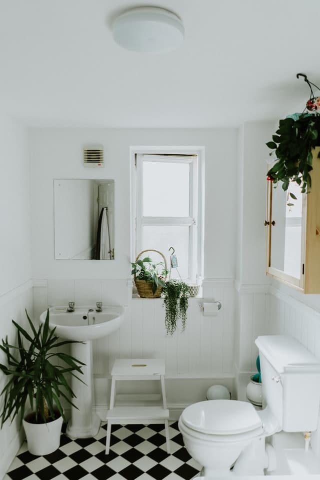 How To Decorate A Bathroom Look Like Space Leadersrooms