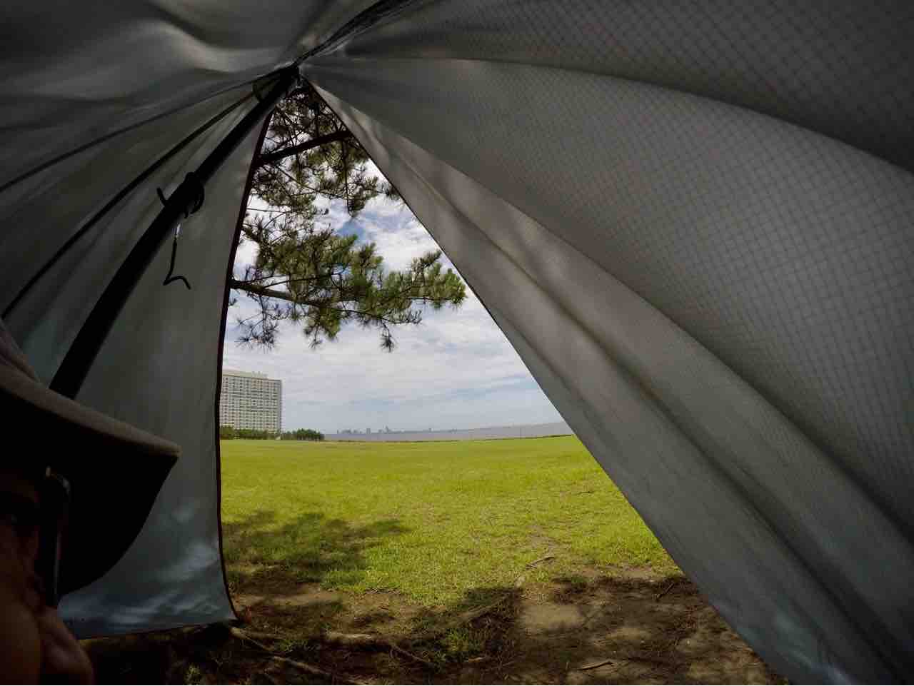 motomoタープ｜超軽量タープ ペンタシールドを張ってみたレビュー。張り方は簡単！ butabelog