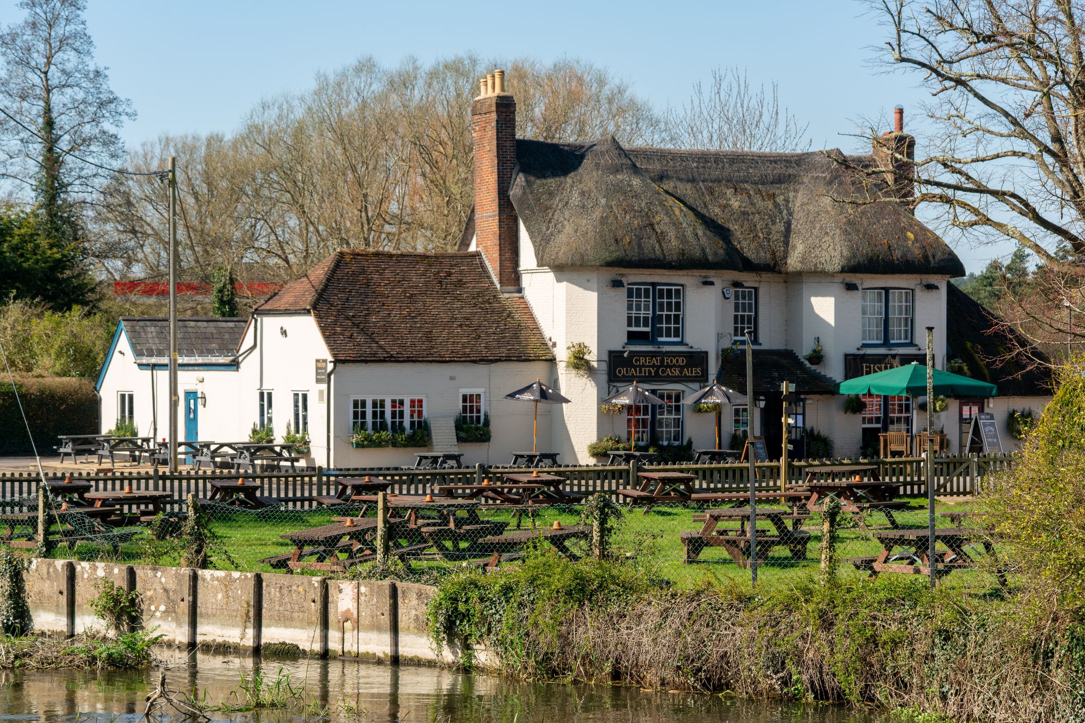 Riverside Beer Garden With Beautiful Views Al Fresco Drinking