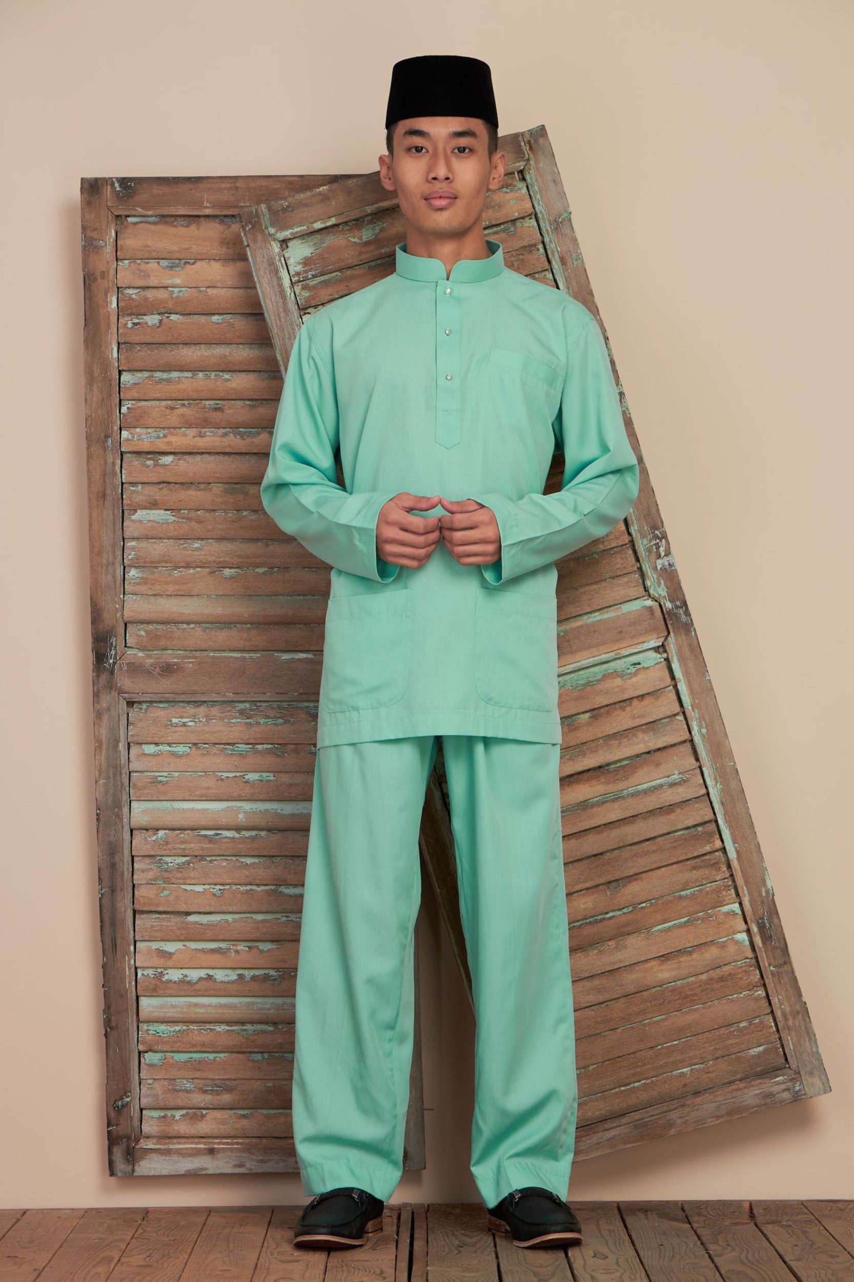 Baju Tradisional Melayu Lelaki Cara melilit kain memerlukan kemahiran