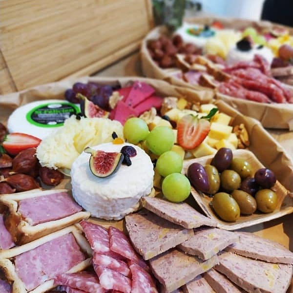 4 Cheese platter delivery options for your grazing pleasure