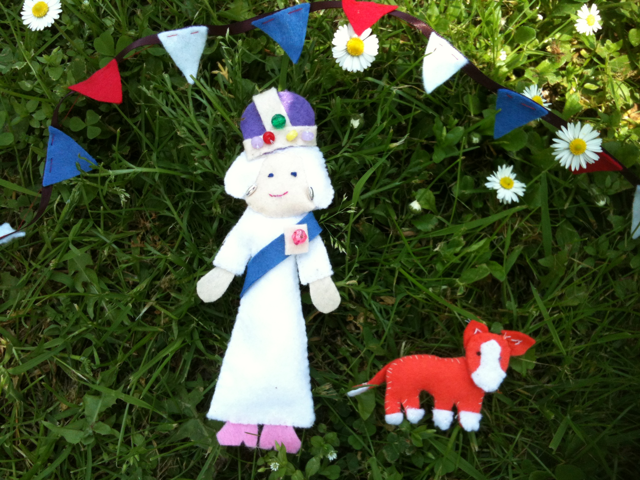 Jubilee Crafts, make a felt queen,