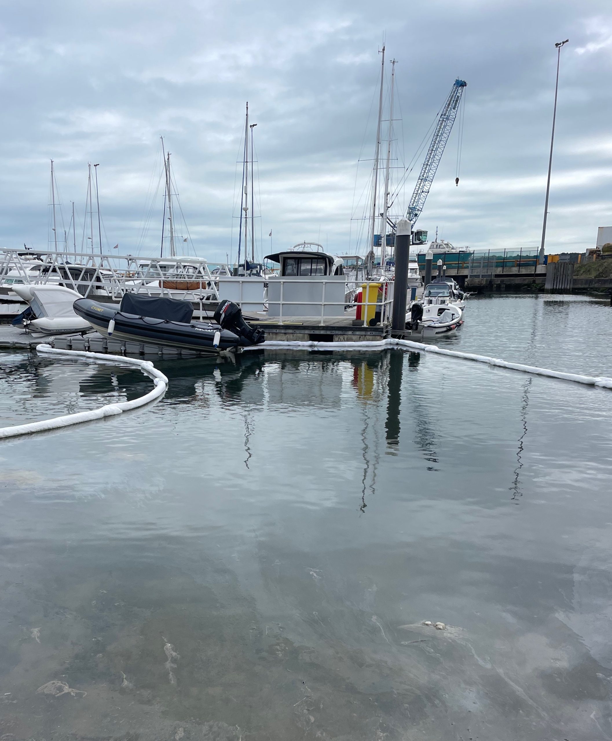 MAJOR INCIDENT Poole Harbour oil spill