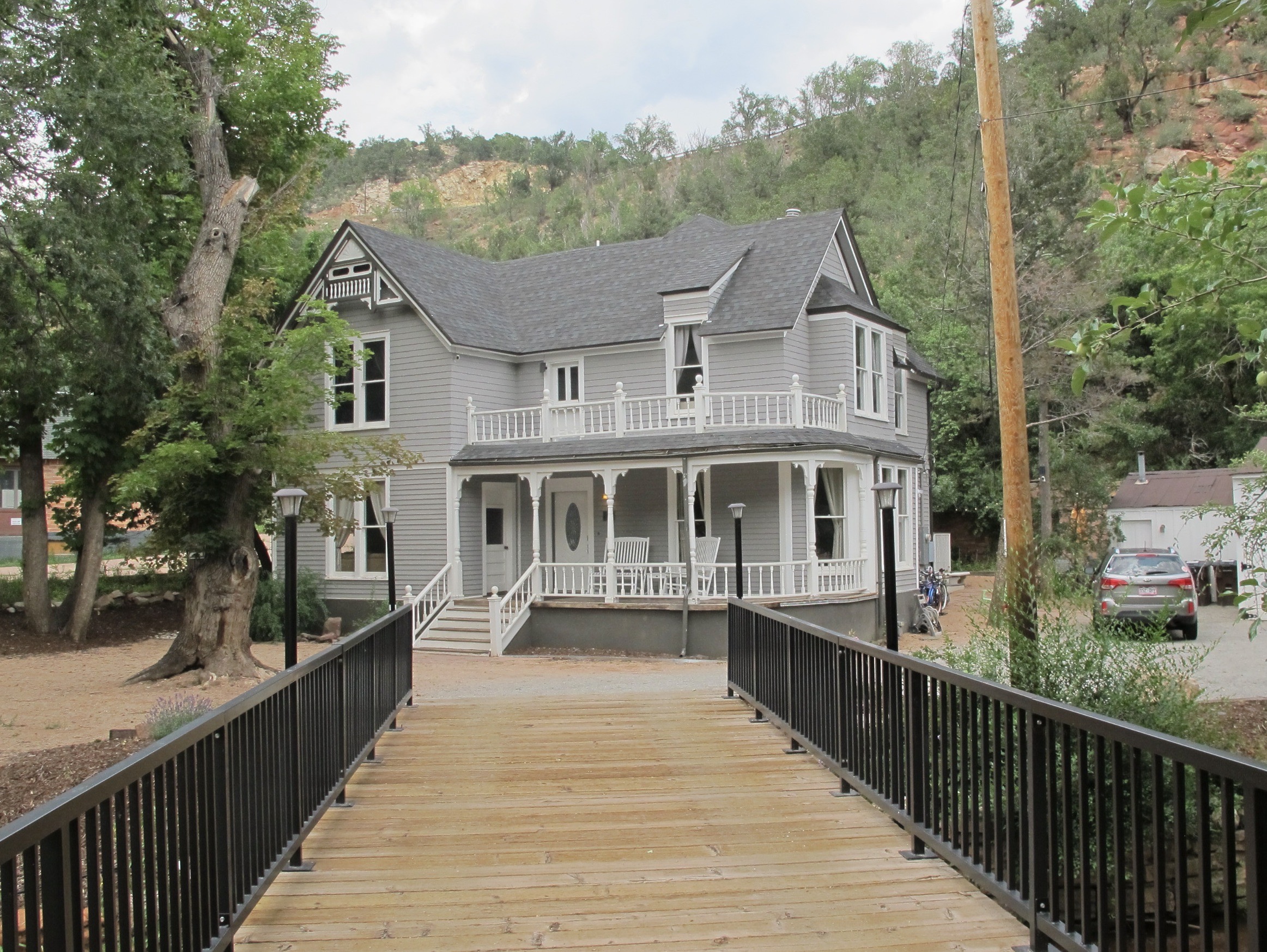 Prime Time in the Allison House Manitou Springs, CO 2022 buzzardnotes