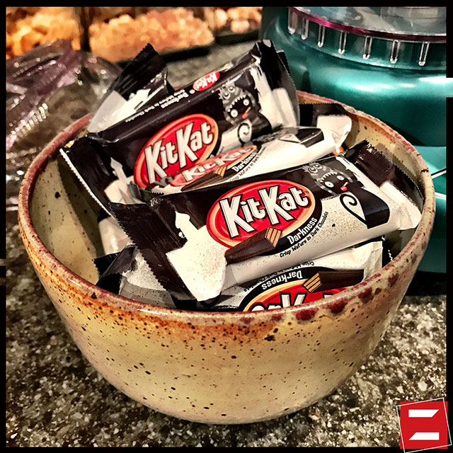 Parfait! Kit Kat Cookie Bars buzzyfoods