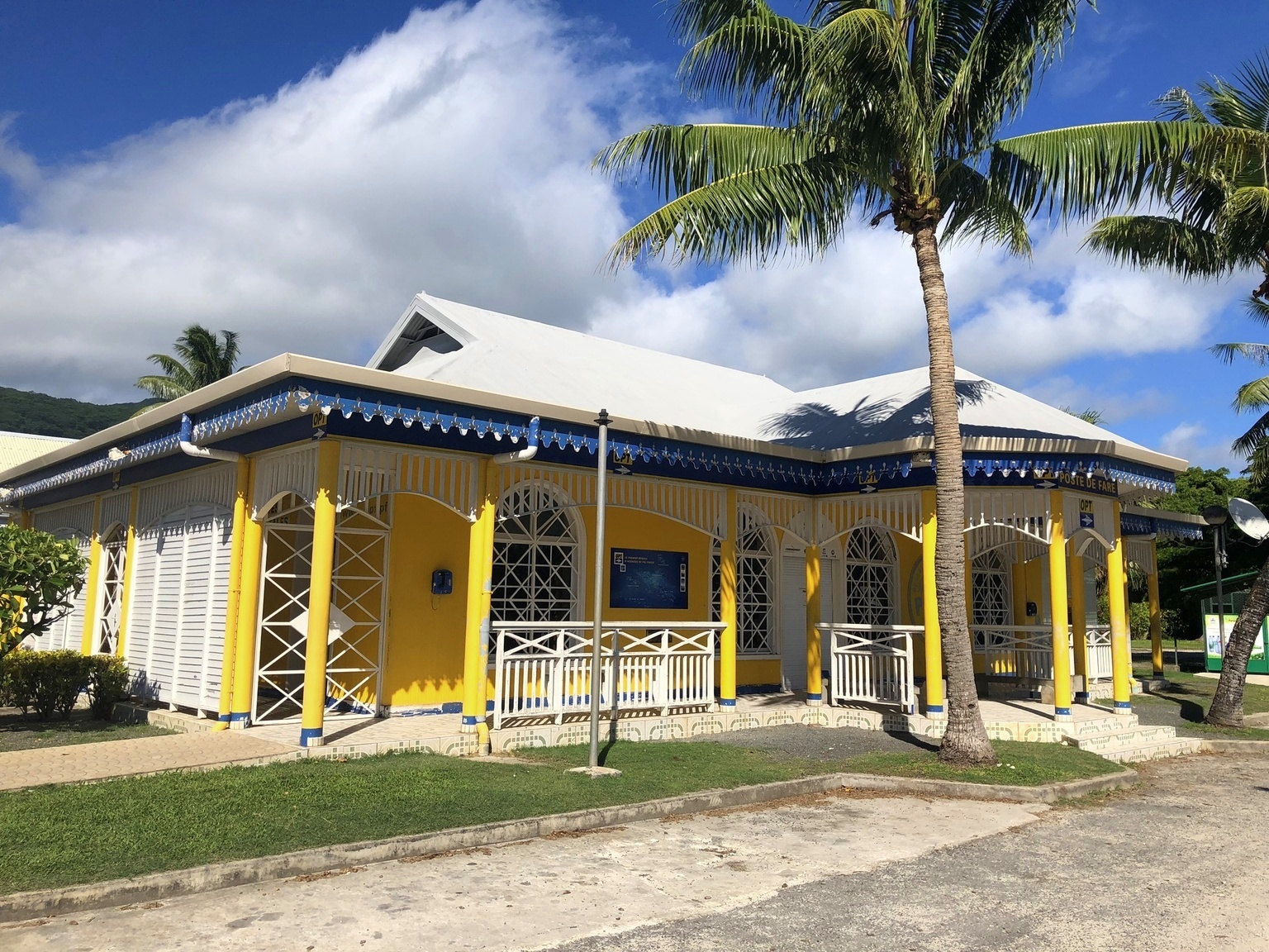 Backpacking in French Polynesia