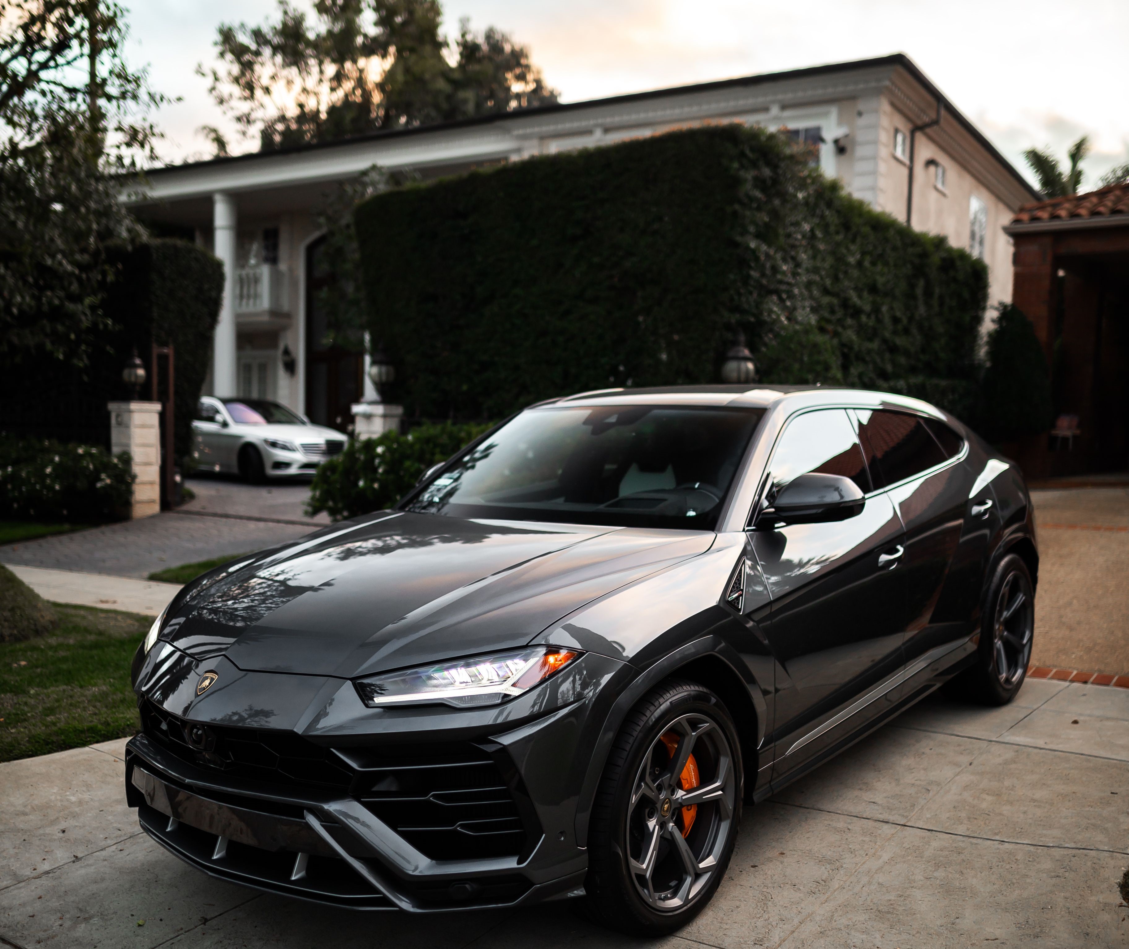 Best Way to Experience LA with Black & White Car Rental Los Angeles