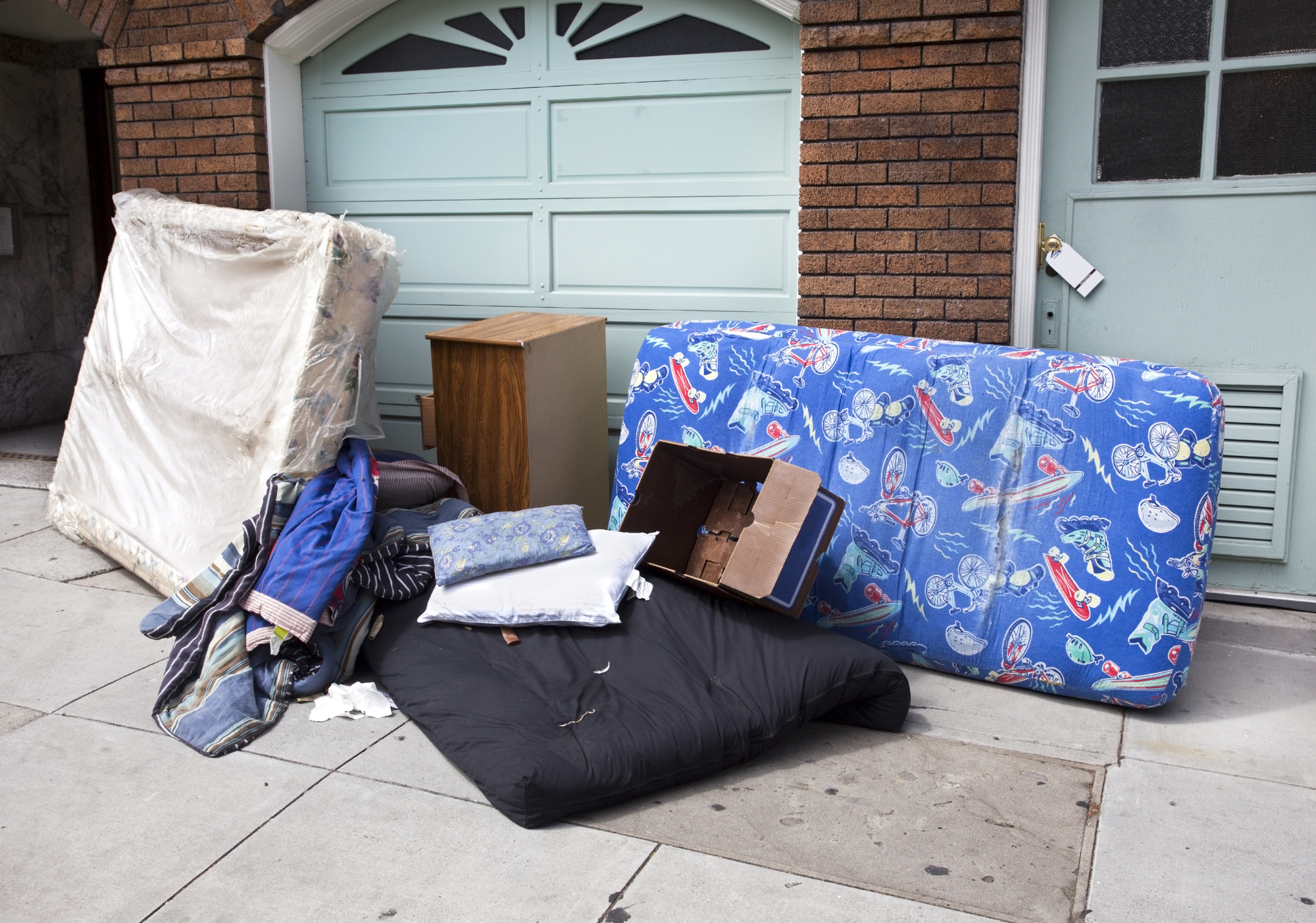 A Handy Guide for How to Dispose of Old Furniture | Bye Junk