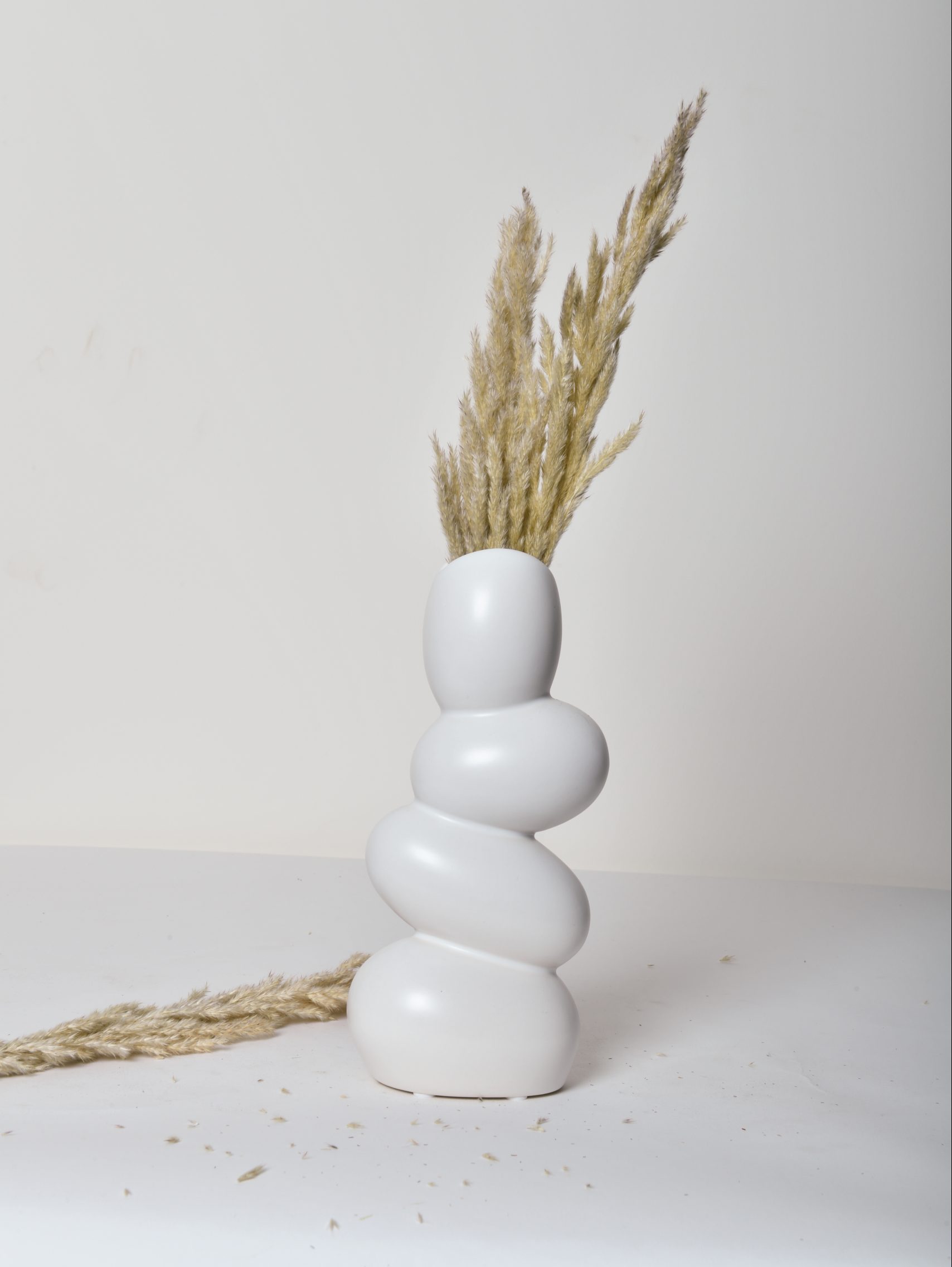 Stacked Pebbles vase By Nat Home