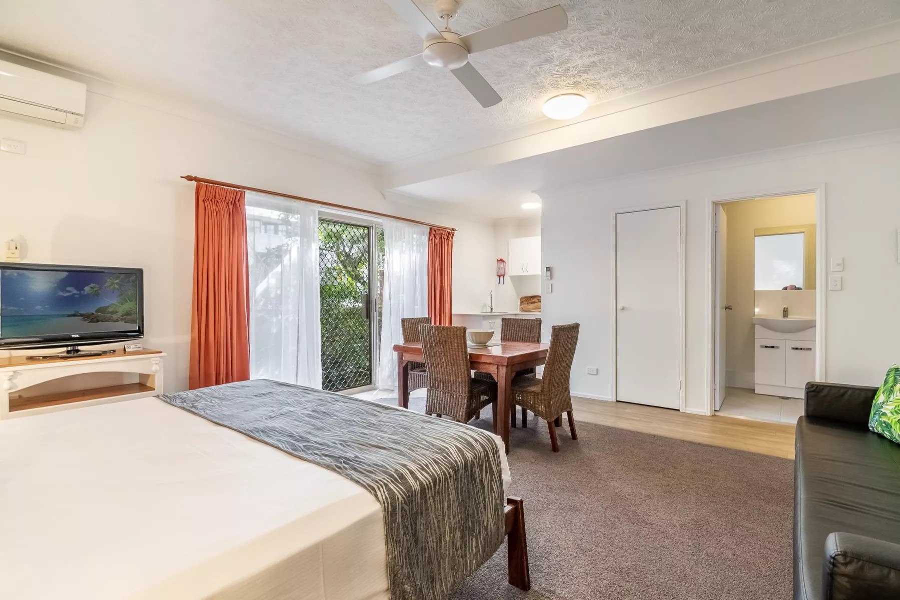 Studio Apartment Byron Central Apartments