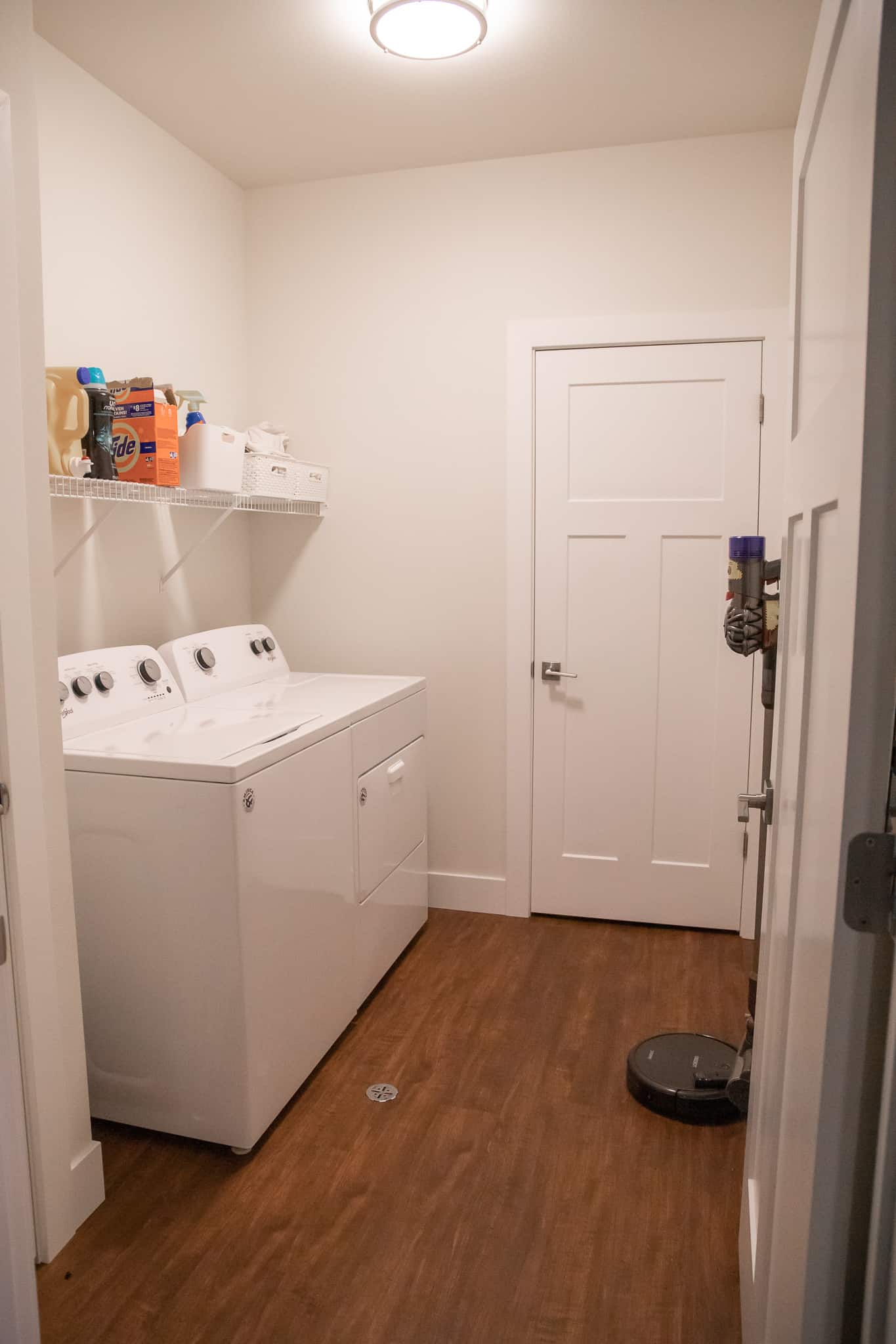 Apartment Laundry Room Makeover (and free laundry room art!) Vibrynt