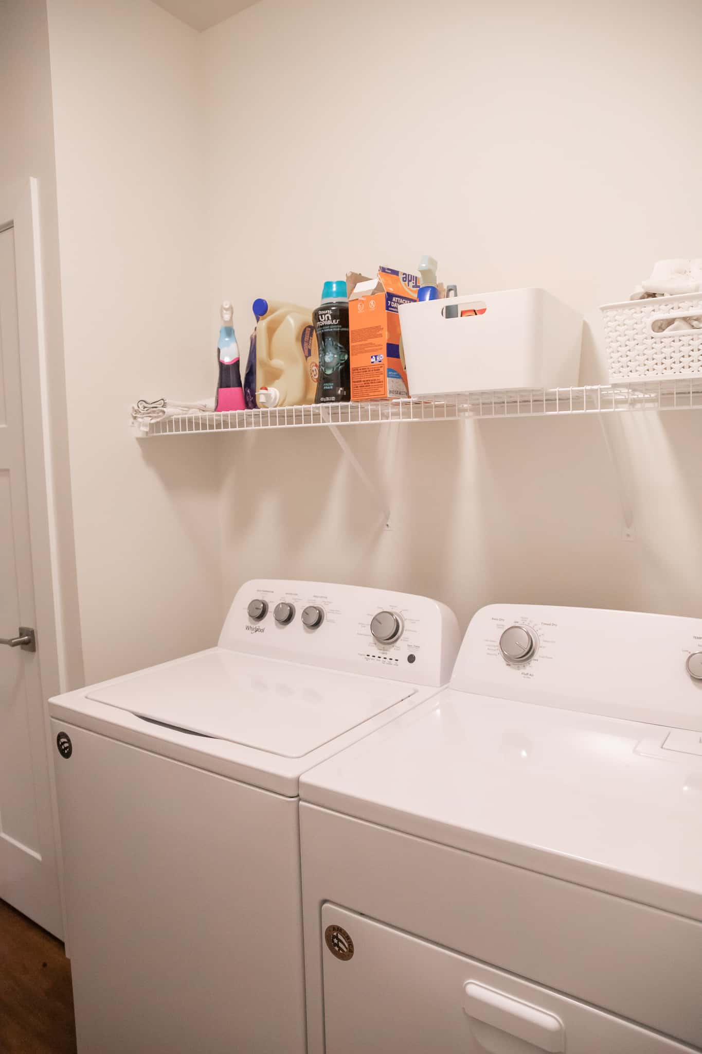 Apartment Laundry Room Makeover (and free laundry room art!) By