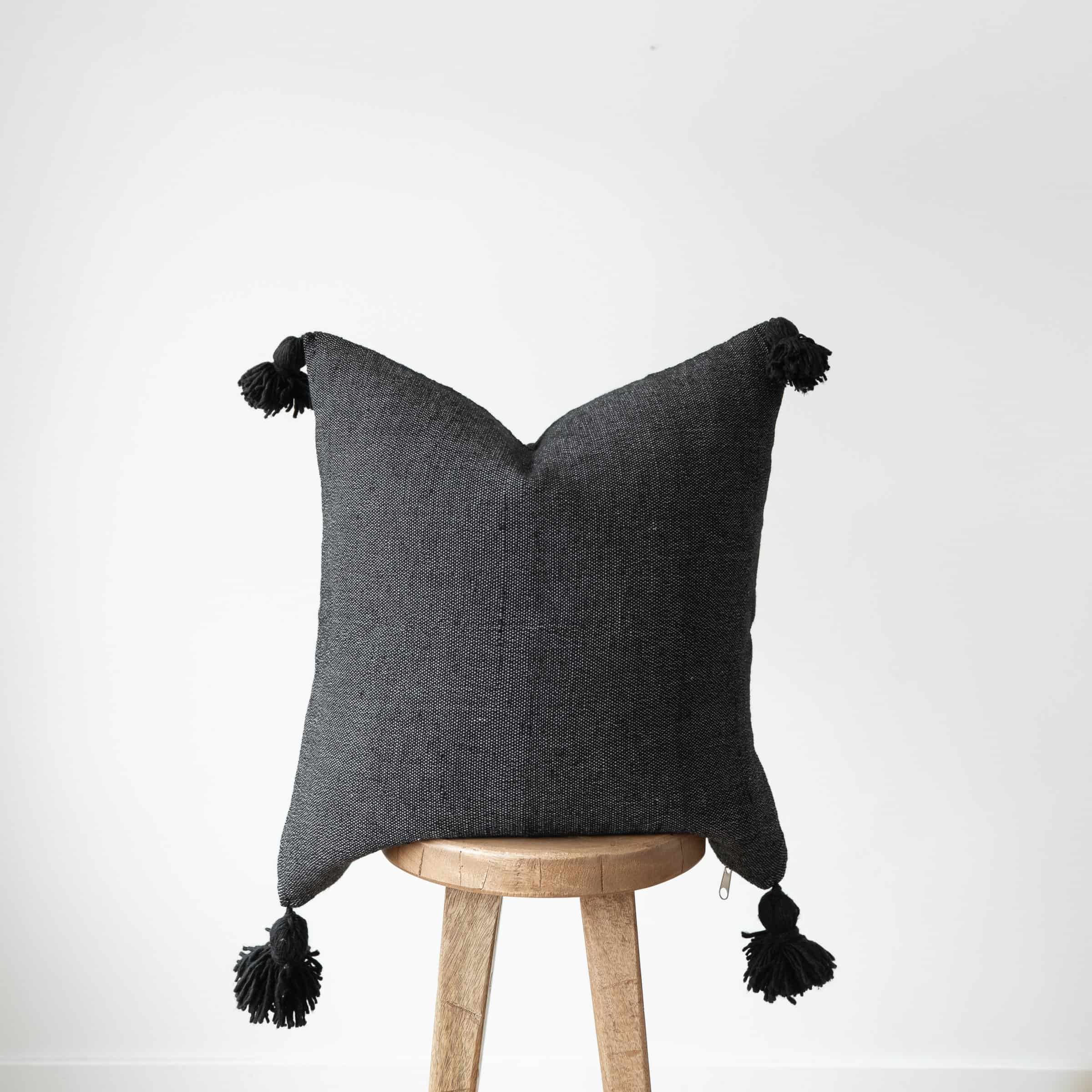 How To Style Couch Pillows To Look Expensive 4 Genius Tips to Picking