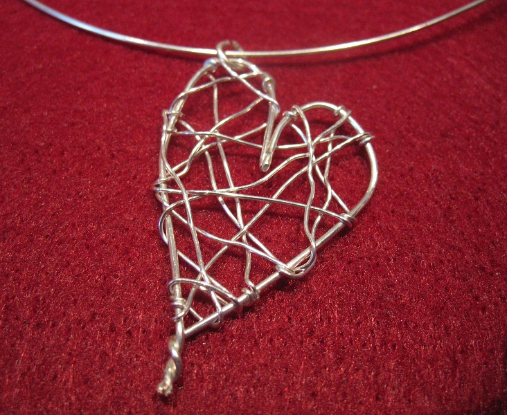 DIY wire heart necklace bytesized pieces