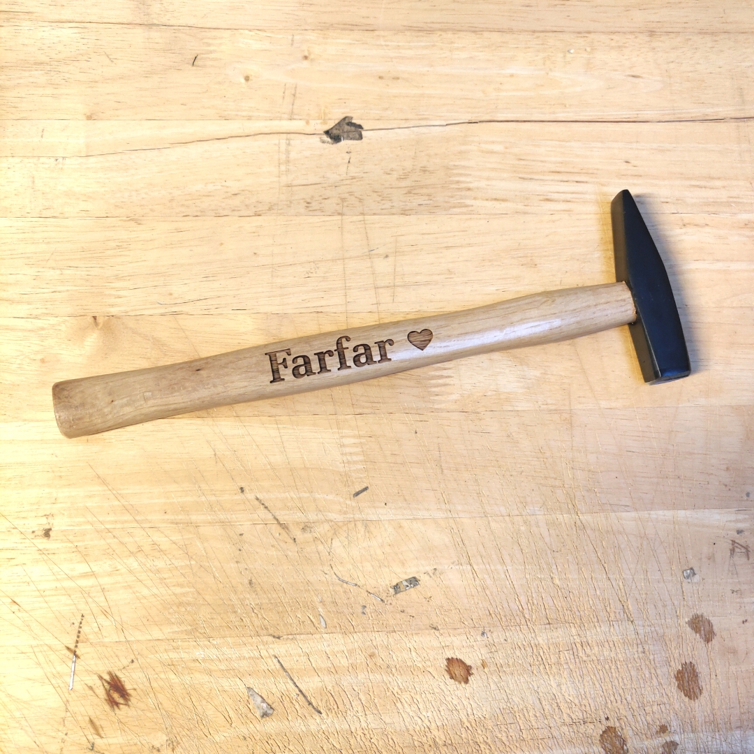 Træ hammer med gravering på skaft C.Centrum