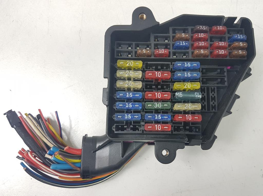 SKRZYNKA BEZPIECZNIKÓW VW GOLF IV 1.4 16V 7112860277