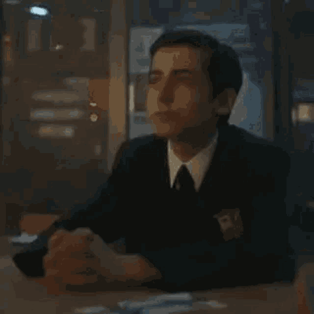 Five Five Hargreeves GIF Five Five Hargreeves Umbrella Academy