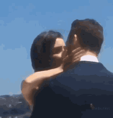 Dudes Making Out GIFs | Tenor