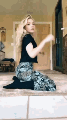 Yoga Pants Jiggle GIFs | Tenor