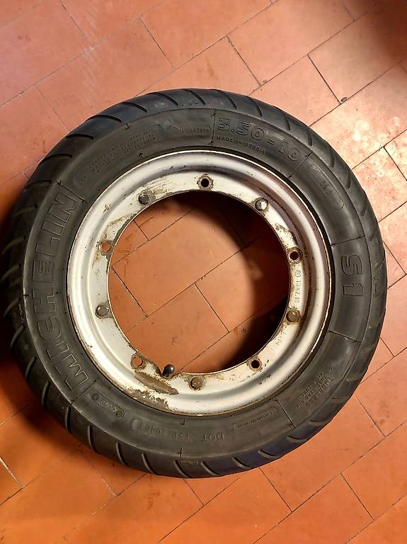 Original PIAGGIO Vespa Felgen mit Michelin S1 in Luzern kaufen tutti.ch