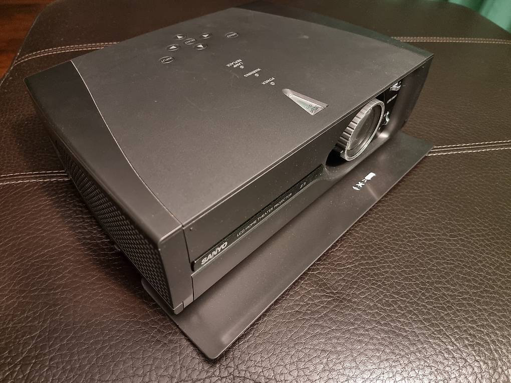 SANYO PLVZ3 LCD Projektor/Beamer 1080p im Kanton Zürich tutti.ch