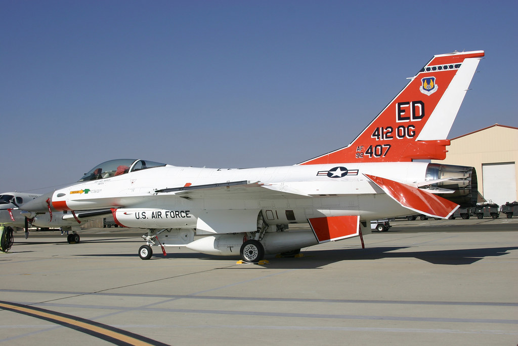 EAB 2006 USAF F16 Edwards Air Force Base, Lancaster CA. O… Flickr