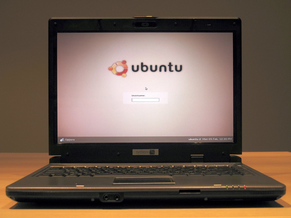 Ubuntu laptop A System76 laptop displays the Ubuntu Edgy l… Flickr