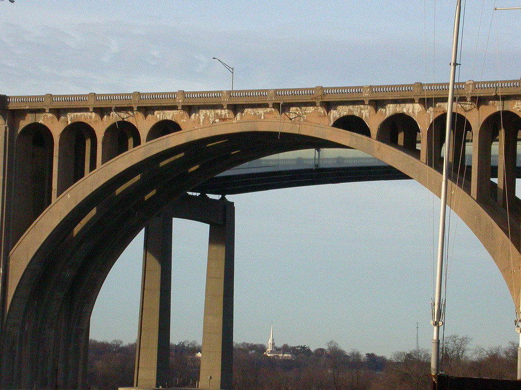 Peregrine on Route 1 bridge over Raritan River (EdisonNew… Flickr