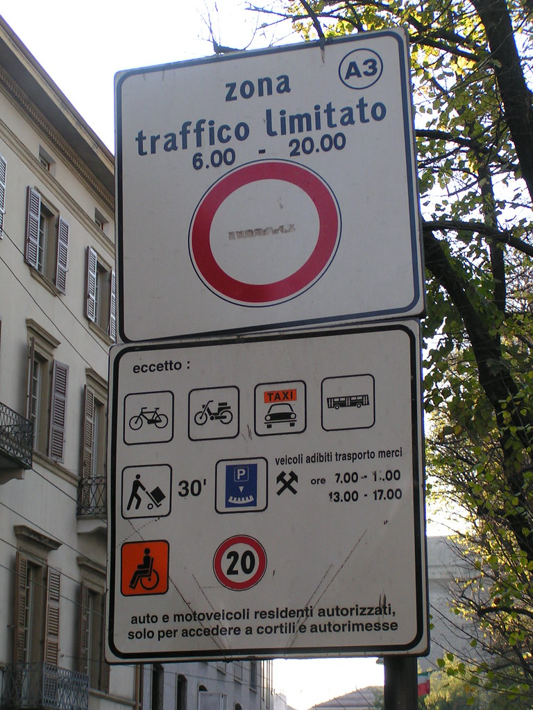 Cremona Ztl Cartello che delimita la zona a traffico lim… Flickr