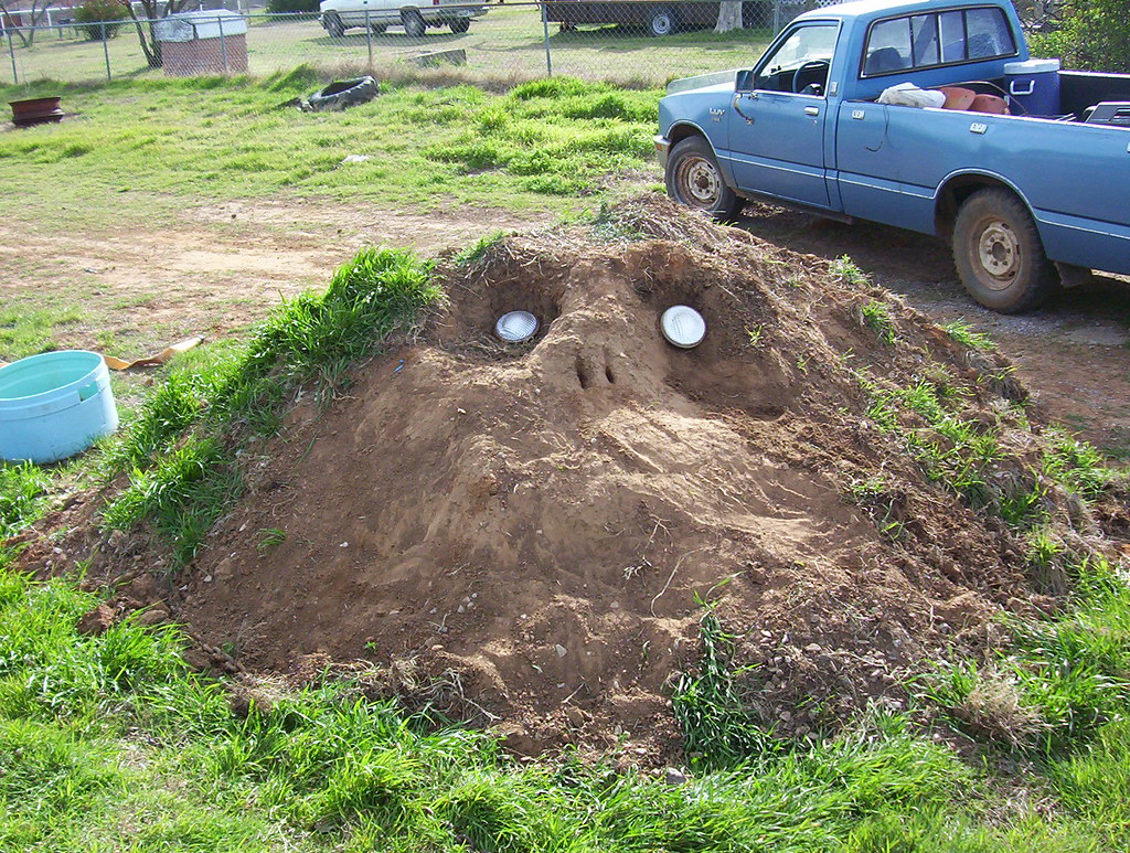 Dirt monster sculpture Dirt monster "sculpture" done by my… Flickr