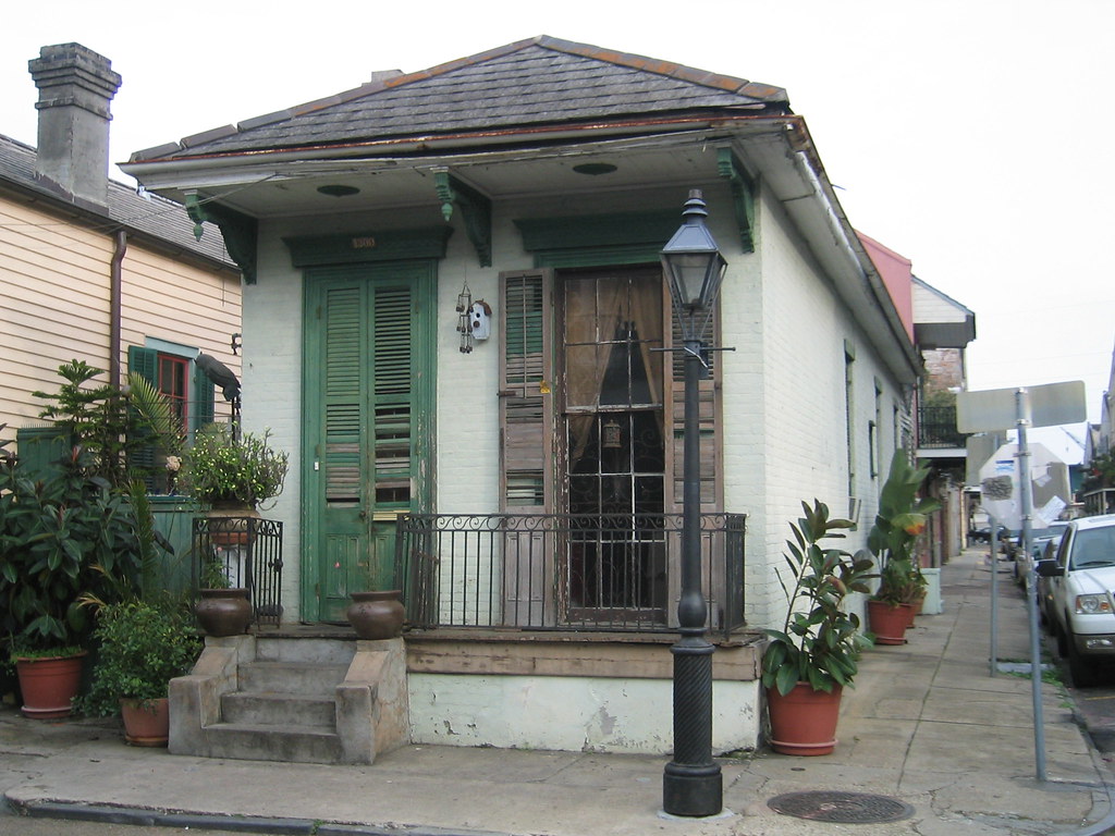 A Shotgun House An old shotgun house in the middle of the … Flickr