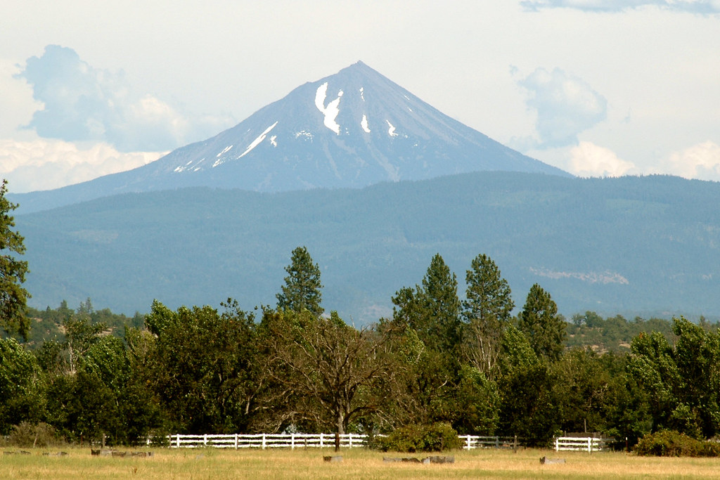 Mt. McLoughlin (Volcano) Oregon Near Medford, Oregon. Flickr