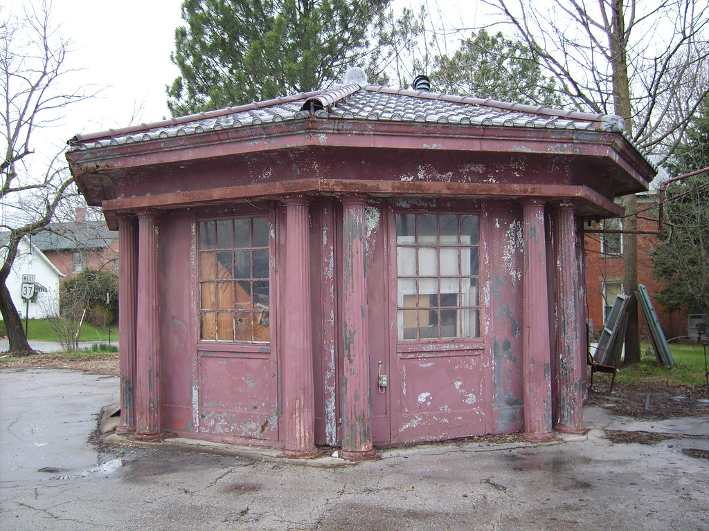 Picture 011 old abandoned gas station in Delaware, the doo… Flickr
