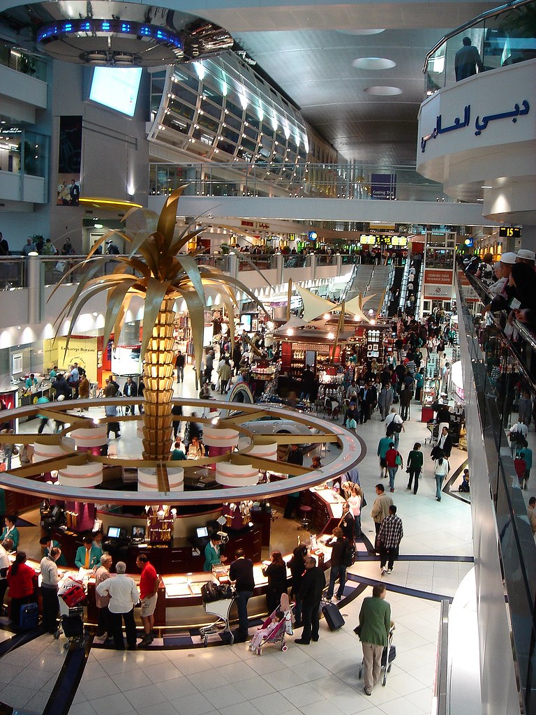 biggest lulu mall in dubai airport