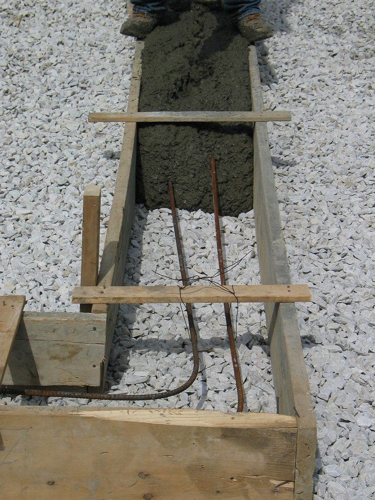 Rebar in the footing Note the rebar Concrete footing on 6i