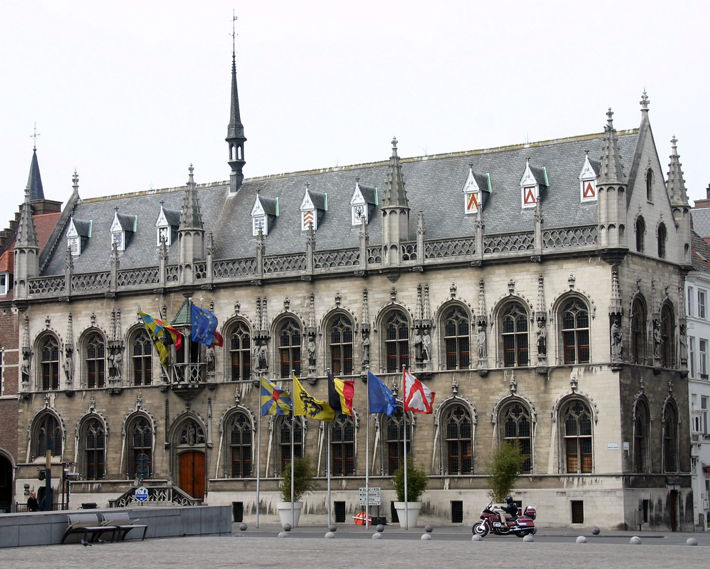 Stadhuis, Kortrijk Het stadhuis aan de Grote Markt van Kor… Flickr